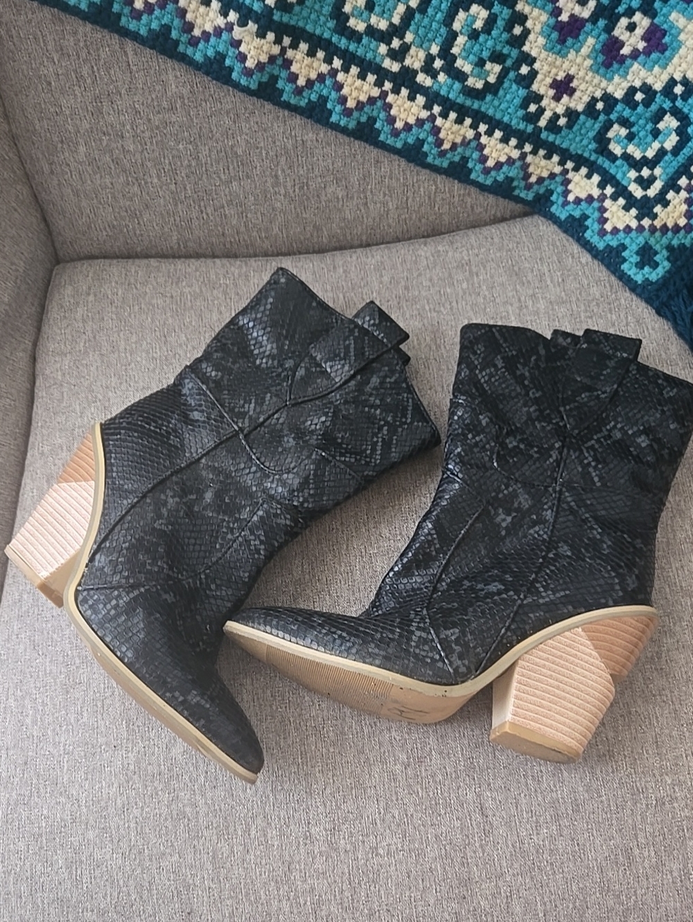 Unbranded Black Snakeskin Western Ankle Boots.